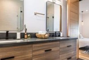 , 22747 Erwin, Woodland Hills, CA 91367 - 6