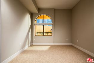 , 1041 Glendon ave, Westwood, CA 90024 - 5