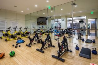 , 1041 Glendon ave, Westwood, CA 90024 - 8