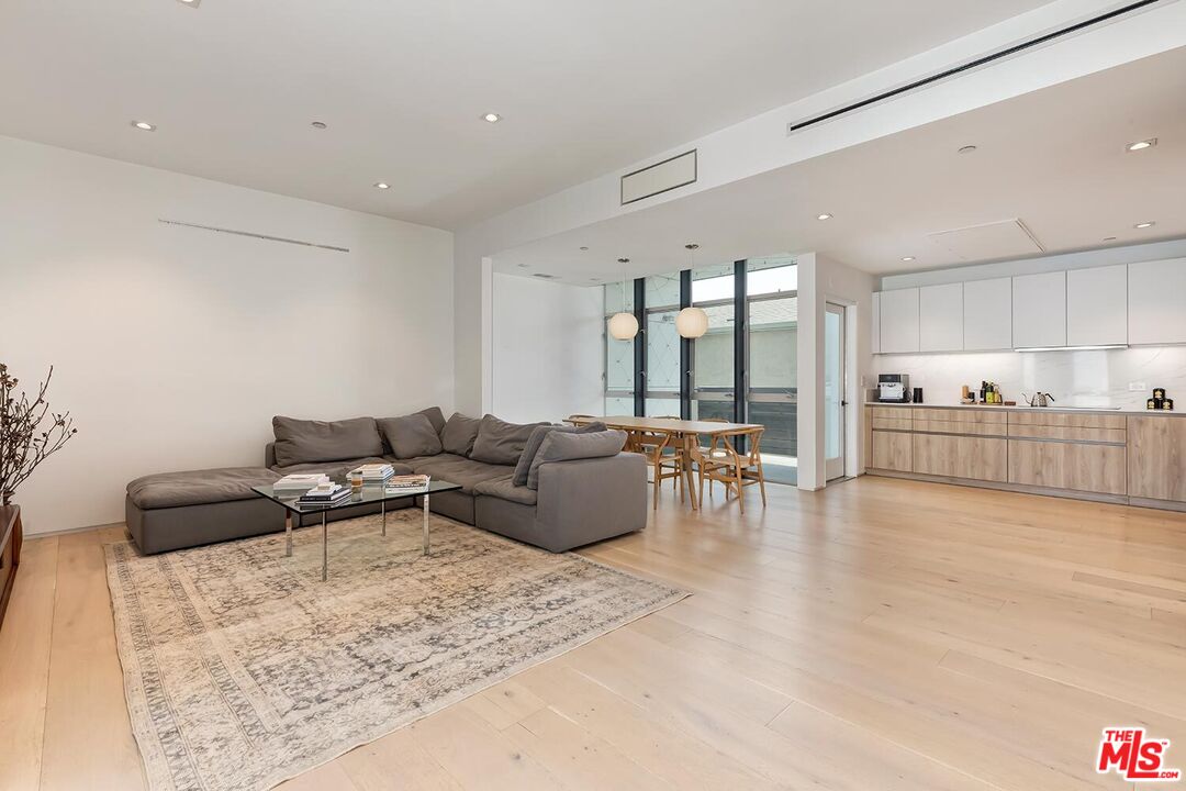 Condominium, 825 Kings rd, West Hollywood , CA 90069 - 1