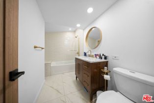 Single Family Residence, 22261 Ybarra rd, Woodland Hills, CA 91364 - 17