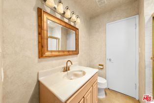 Condominium, 22049 Oxnard st, Woodland Hills, CA 91367 - 22