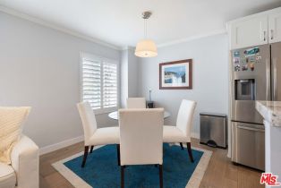 Condominium, 933 11th st, Santa Monica, CA 90403 - 4