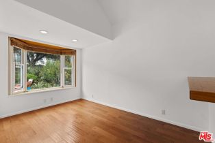 , 2730 2nd st, Santa Monica, CA 90405 - 8