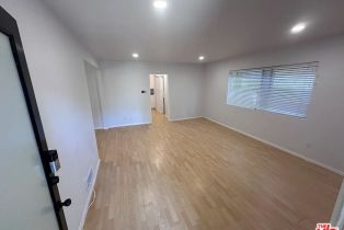 , 2521 Abbot Kinney blvd, Venice, CA 90291 - 3