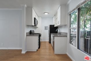 , 2636 Kansas ave, Santa Monica, CA 90404 - 3