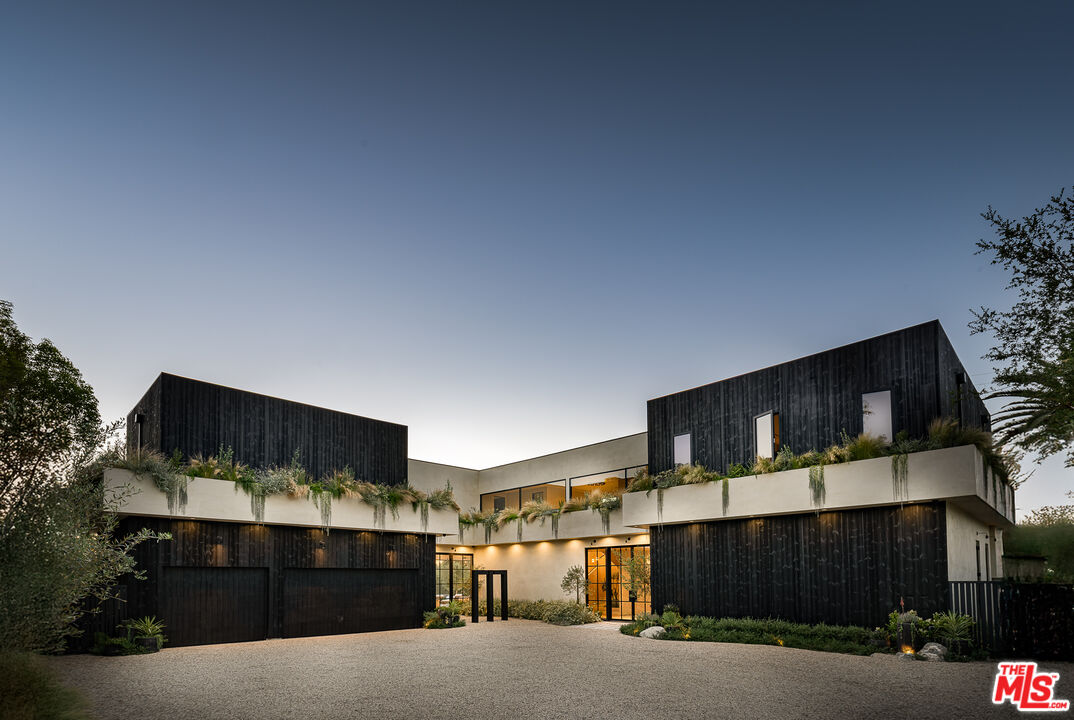 Single Family Residence, 19171 Wells dr, Tarzana, CA 91356 - 1