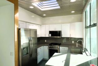 , 2218 Main st, Santa Monica, CA 90405 - 3