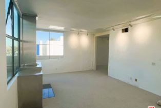 , 2218 Main st, Santa Monica, CA 90405 - 2