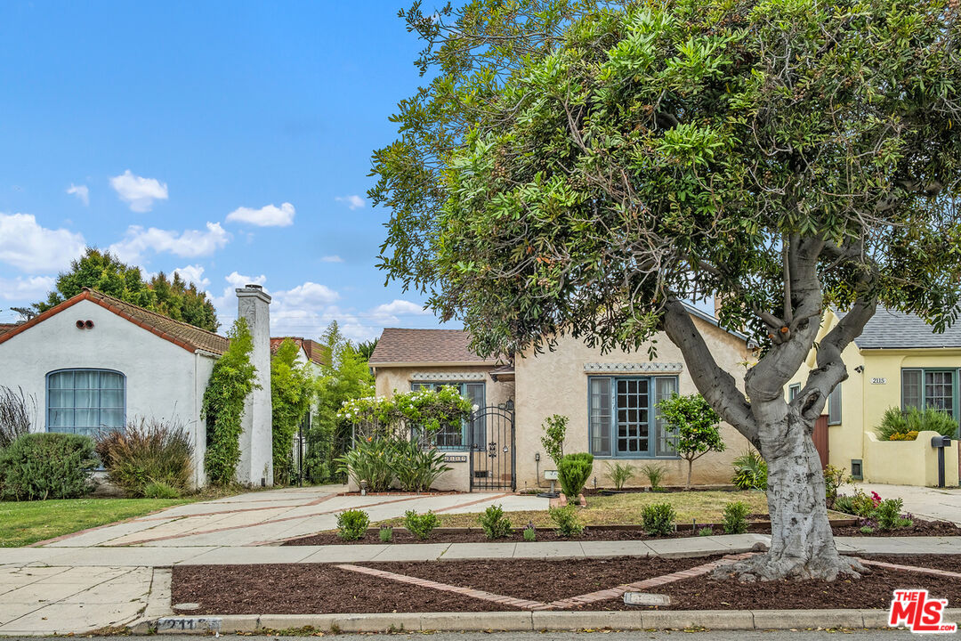 Single Family Residence, 2119 Overland ave, Westwood, CA 90025 - 1