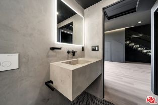 Single Family Residence, 5642 Tilden ave, Sherman Oaks, CA 91401 - 10