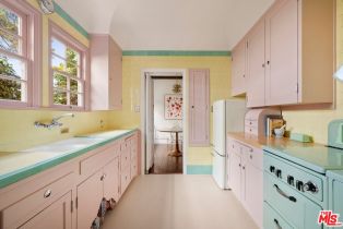 Condominium, 10966 Strathmore dr, Westwood, CA 90024 - 10