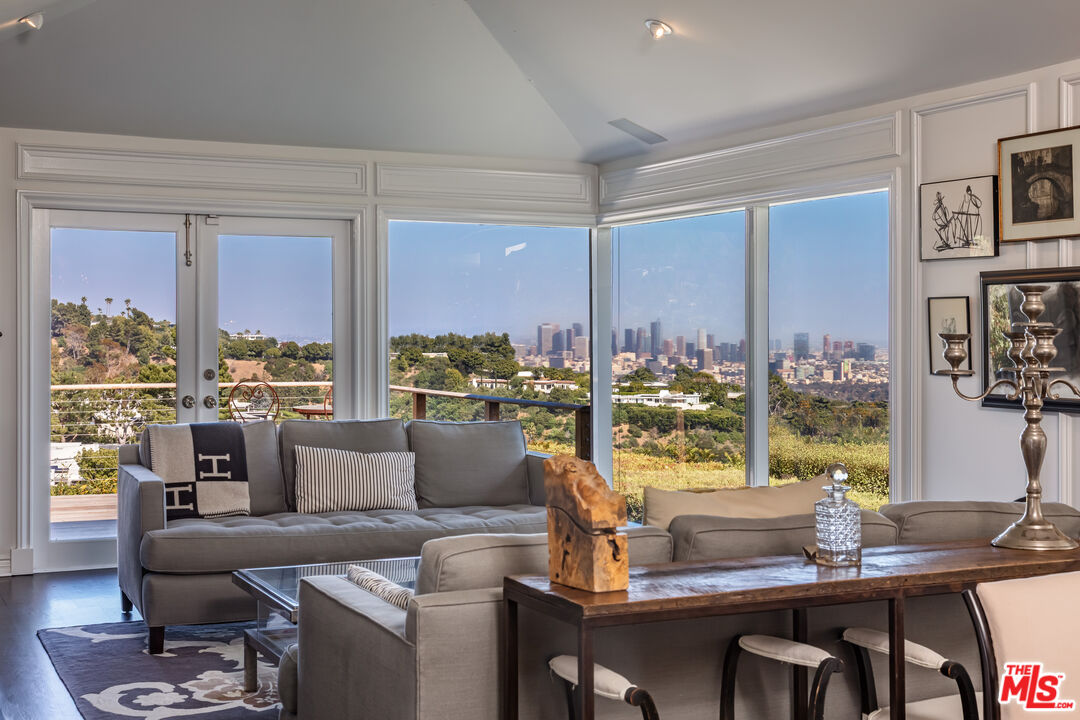 Single Family Residence, 1612 Gilcrest dr, Beverly Hills, CA 90210 - 1