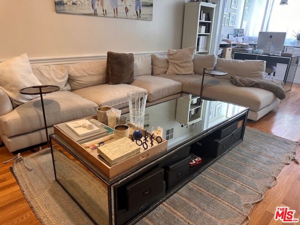 Condominium, 137 South Palm dr, Beverly Hills, CA 90212 - 1