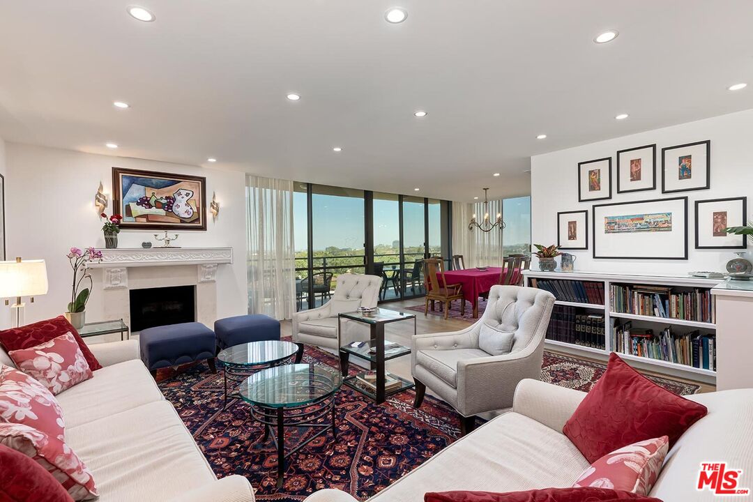 Condominium, 211 Spalding dr, Beverly Hills, CA 90212 - 1