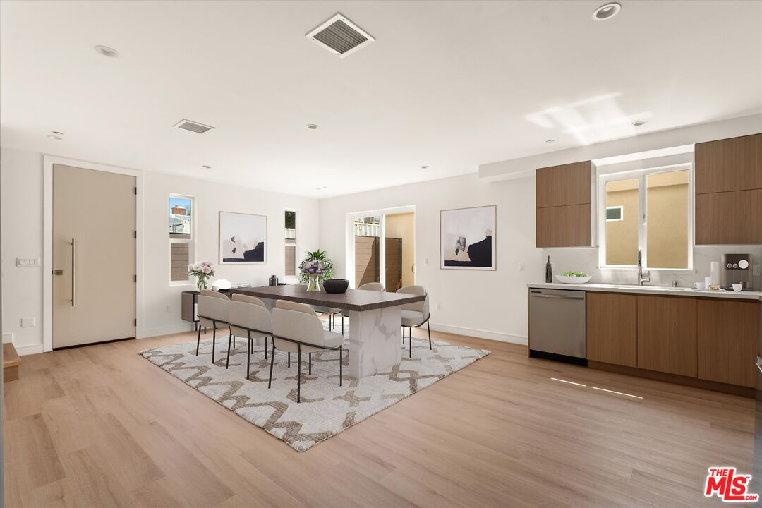 Single Family Residence, 5910 Mammoth ave, Sherman Oaks, CA 91401 - 1