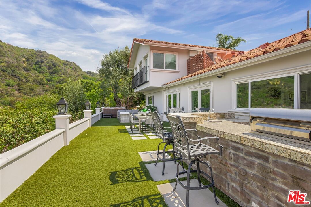 Single Family Residence, 3530 Coy dr, Sherman Oaks, CA 91423 - 1