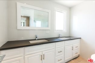 , 130 San Vicente blvd, Santa Monica, CA 90402 - 9