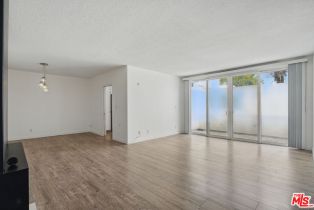 , 930 3rd st, Santa Monica, CA 90403 - 9