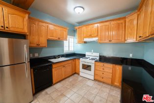 , 2400 Pacific ave, Venice, CA 90291 - 2