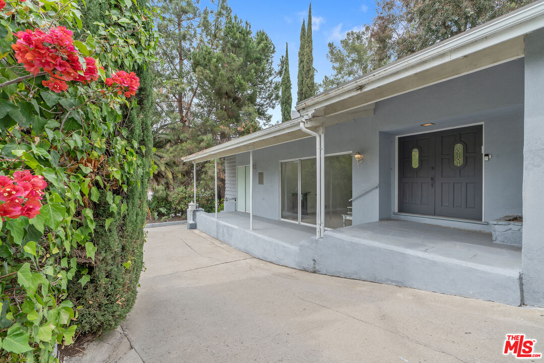 Single Family Residence, 4348 Sepulveda blvd, Sherman Oaks, CA 91403 - 1