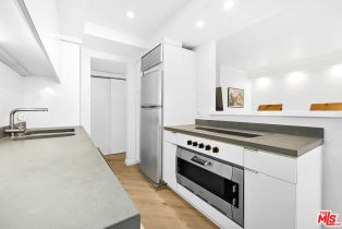 , 1131 Alta Loma rd, West Hollywood , CA 90069 - 4