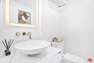 , 1131 Alta Loma rd, West Hollywood , CA 90069 - 5