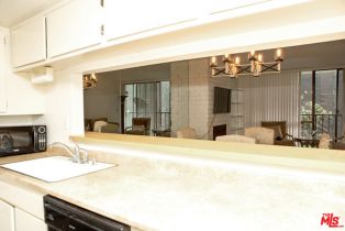 , 10966 Rochester ave, Westwood, CA 90024 - 10