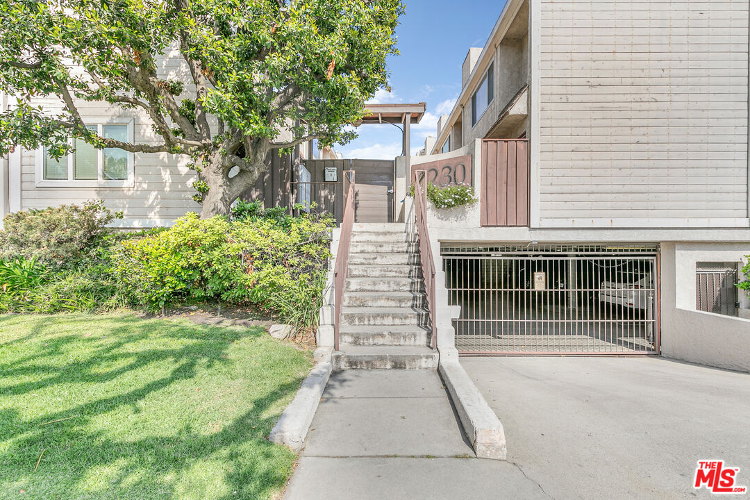 , 4230 Whitsett ave, Studio City, CA 91604 - 1