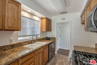 Single Family Residence, 22125 Costanso st, Woodland Hills, CA 91364 - 17