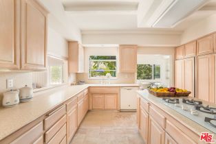 Single Family Residence, 17552 Camino De Yatasto, Pacific Palisades, CA 90272 - 14