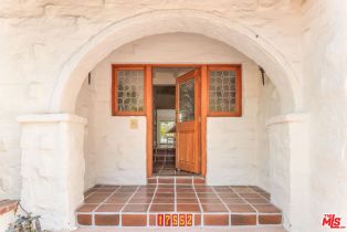 Single Family Residence, 17552 Camino De Yatasto, Pacific Palisades, CA 90272 - 5