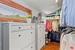 Single Family Residence, 15601 Woodfield pl, Sherman Oaks, CA 91403 - 14