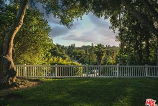 Single Family Residence, 15601 Woodfield pl, Sherman Oaks, CA 91403 - 5