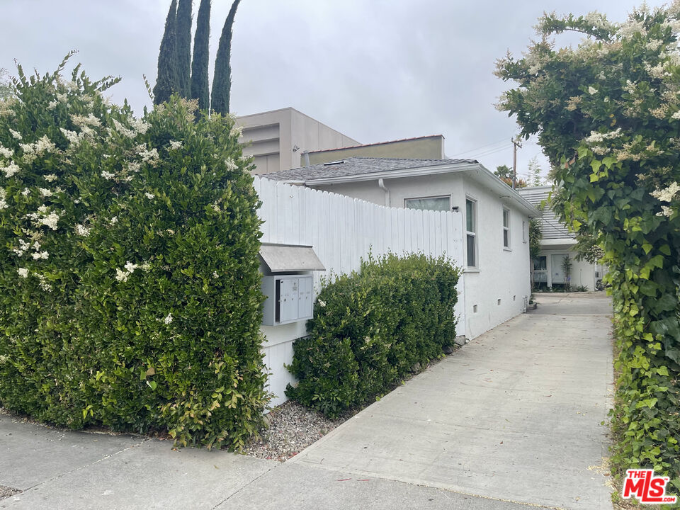 , 516 San Vicente blvd, West Hollywood , CA 90048 - 1