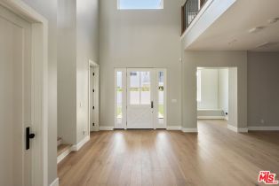 , 5056 Haskell ave, Encino, CA 91436 - 8