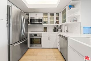 , 13700 Marina Pointe dr, Marina Del Rey, CA 90292 - 4