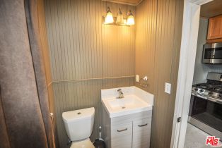 , 2315 2nd Street, Santa Monica, CA 90405 - 4