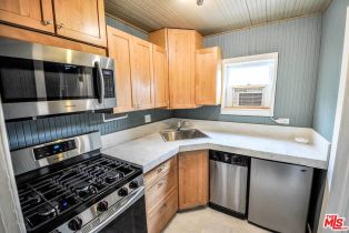 , 2315 2nd Street, Santa Monica, CA 90405 - 3