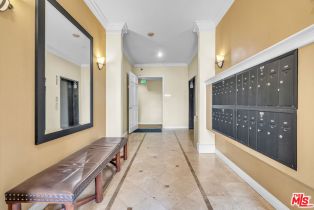 Condominium, 143 Arnaz dr, Beverly Hills, CA 90211 - 4