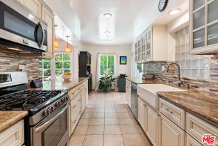 Single Family Residence, 13155 Hartsook st, Sherman Oaks, CA 91423 - 15