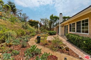 Single Family Residence, 17181 Avenida De La Herradura, Pacific Palisades, CA 90272 - 33