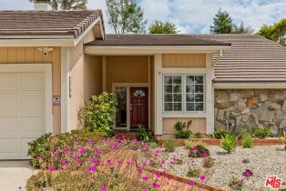 Single Family Residence, 17181 Avenida De La Herradura, Pacific Palisades, CA 90272 - 3