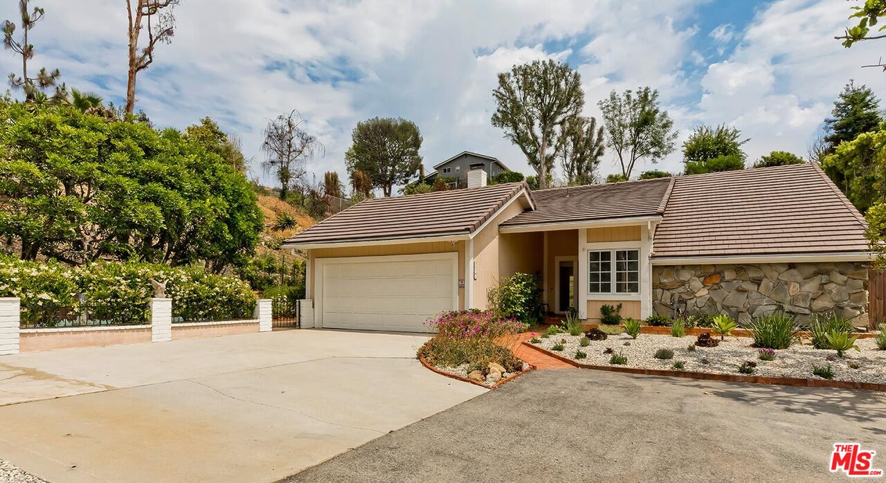 Single Family Residence, 17181 Avenida De La Herradura, Pacific Palisades, CA 90272 - 1