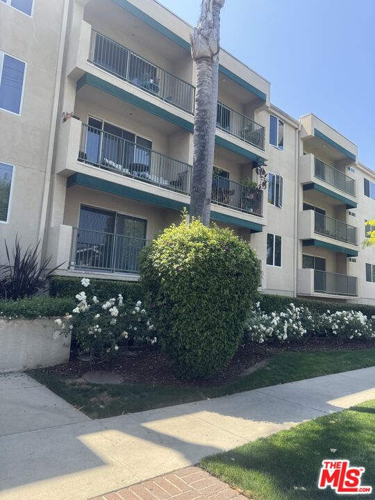 Condominium, 4501 Cedros ave, Sherman Oaks, CA 91403 - 1