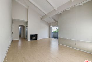 , 1538 11th, Santa Monica, CA 90401 - 3