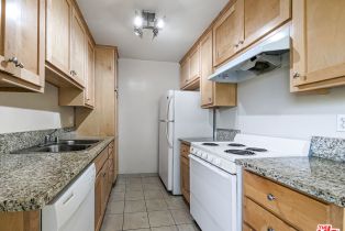 , 1538 11th, Santa Monica, CA 90401 - 4