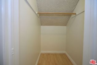 , 1538 11th, Santa Monica, CA 90401 - 6