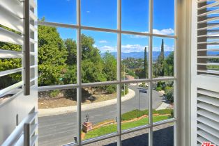 Single Family Residence, 3690 Crownridge dr, Sherman Oaks, CA 91403 - 31