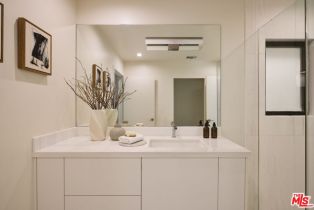 Single Family Residence, 15674 Royal Ridge rd, Sherman Oaks, CA 91403 - 16